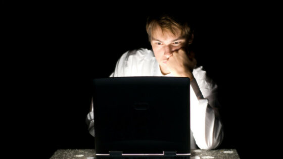 Ali tudi vam grozijo, da imajo posnete vaše aktivnosti na pornografskih posnetkih?