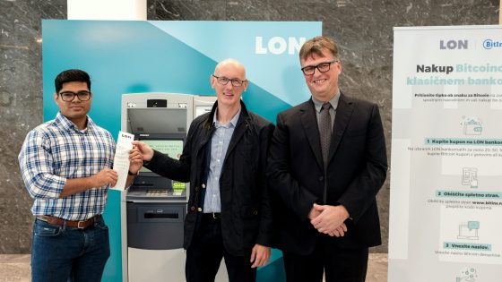 Od leve proti desni: Ram Budime, direktor podjetja Bitins Ltd,  Aleš Merčun, vodja razvoja Keas d. o. o.,  in dr. Jaka Vadnjal, predsednik uprave LON-a.