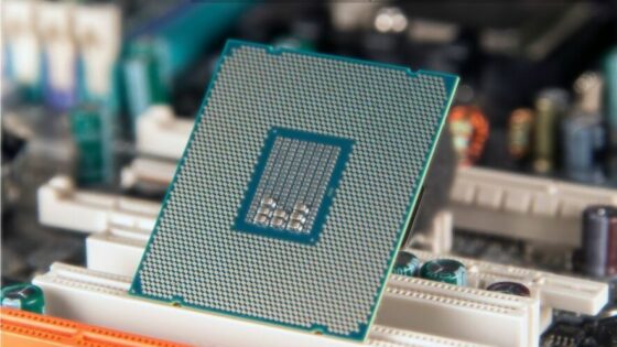 Intel nad AMD s procesorji Coffee Lake