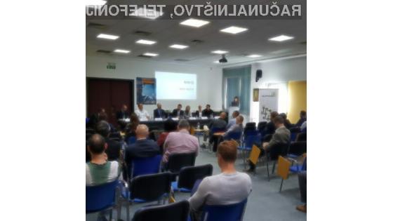 Ne le otrokom, tudi odraslim na internetu grozi zloraba