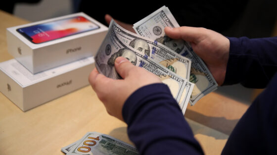 Vrednost ukradenih telefonov iPhone X je bila kar preračunanih 320 tisoč evrov.