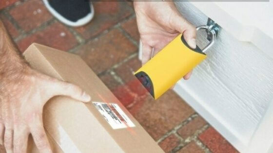 Pametno ključavnico BoxLock Home lahko odklenemo le z namenskim ključem ali pa s skeniranjem kode za sledenje paketu.