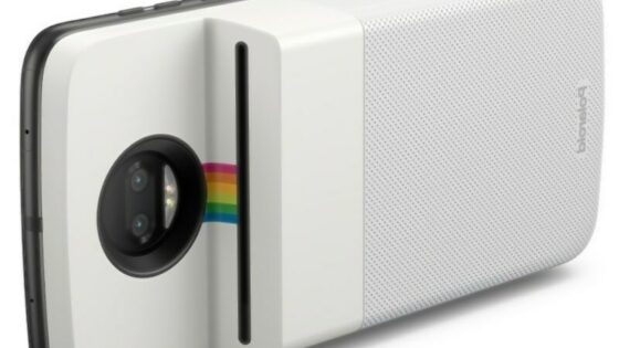 Tiskalnik Polaroid zajete fotografije natisne v manj kot minuti!