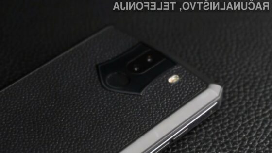 Pametni mobilni telefon Oukitel K10 bomo polnili le enkrat na teden.