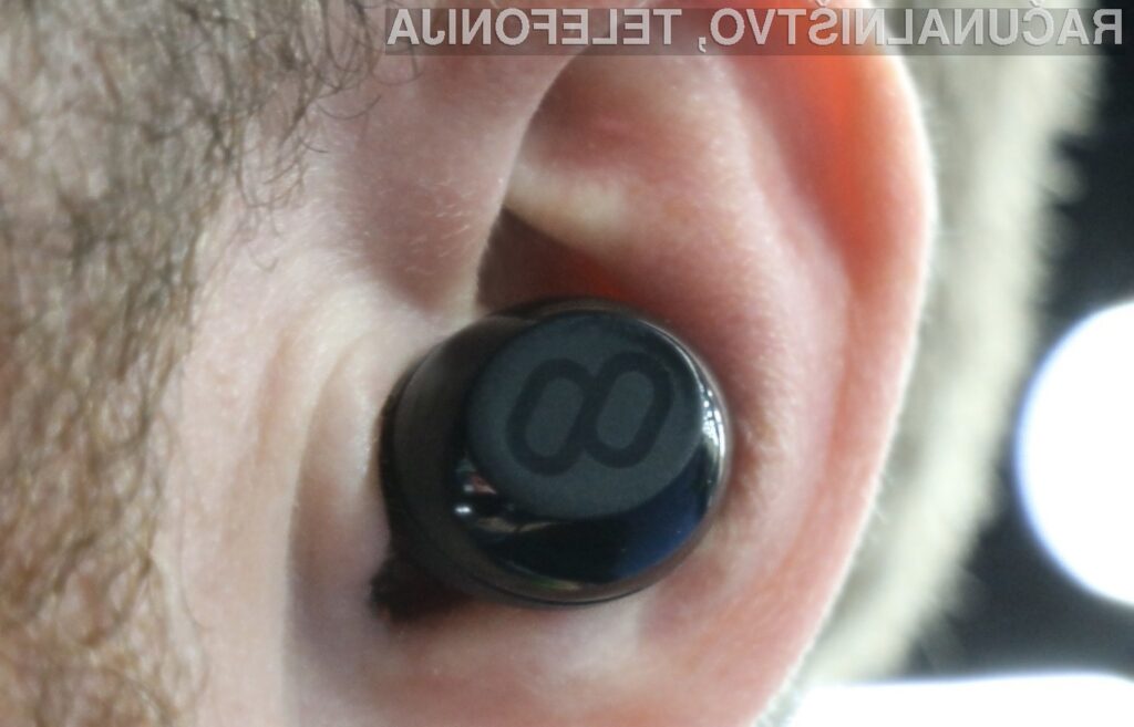 Slušalka, ki v realnem času lahko prevaja v 37 jezikov