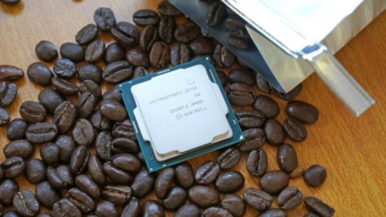 Intel bo uporabnike osebnih računalnikov poskušal prepričati z novimi procesorji družine Coffee Lake.