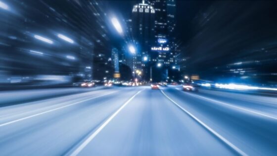 Kitajska namerava vse pametne avtomobile povezati v enotno omrežje, ki ga bo nadzirala umetna inteligenca.