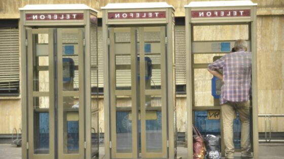 Uporaba telefonskih govorilnic še ni izumrla
