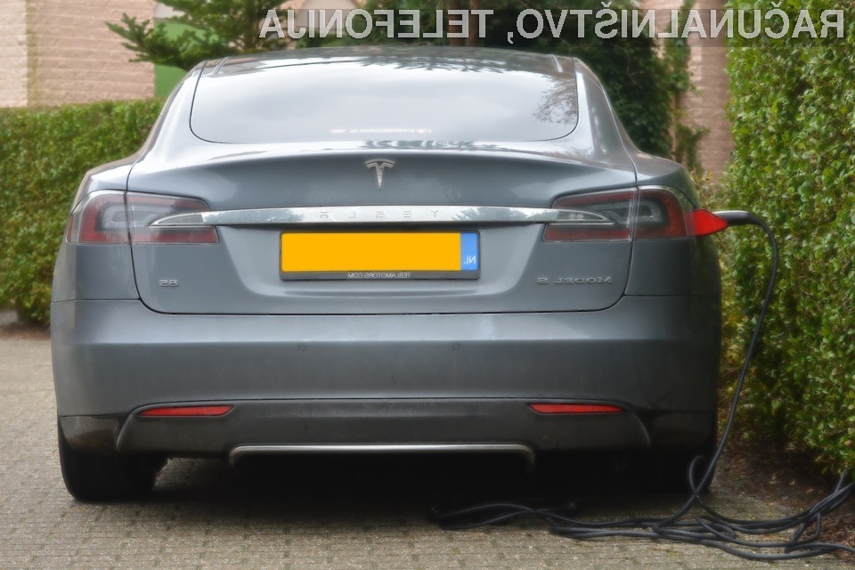 Tesla pripravlja posebno ponudbo polnilnic za podjetja