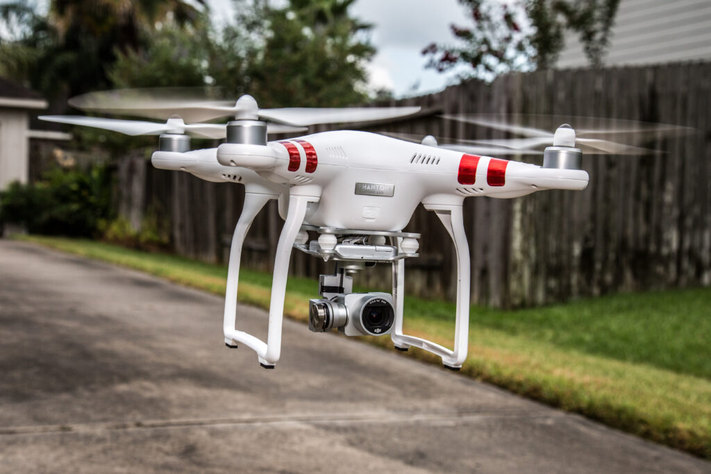 Dron DJI Phantom 3 je lahko naš že za 321,99 evrov.
