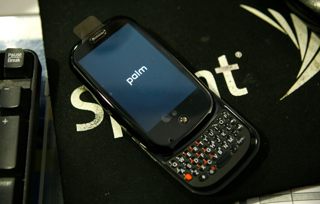 Legendarni pametni telefoni Palm kmalu ponovno naprodaj?