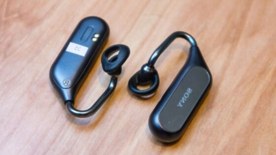 Ušesne slušalke Sony Xperia Ear Duo so po prepričanju poznavalcev ene najboljših na trgu.