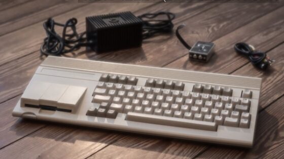 Za osebni računalnik Commodore 65 prodajalec zahteva kar 25 tisoč evrov!