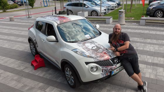 Priznani slovenski ilustrator poslikal avto za Huawei