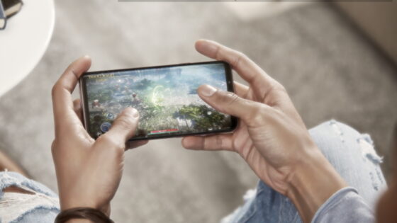 Samsung Galaxy S9 ali S9+ sta v pomoč in za zabavo na potovanju.