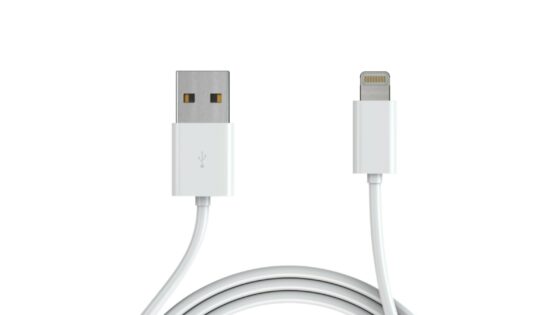 Pristni kabel Apple Lightning je lahko naš že za 7,99 evrov!