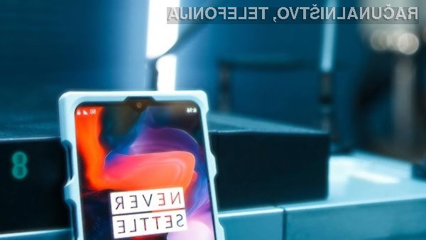 Pametni mobilni telefon OnePlus 5G naj bi bil prvi s podporo hitremu omrežju 5G.