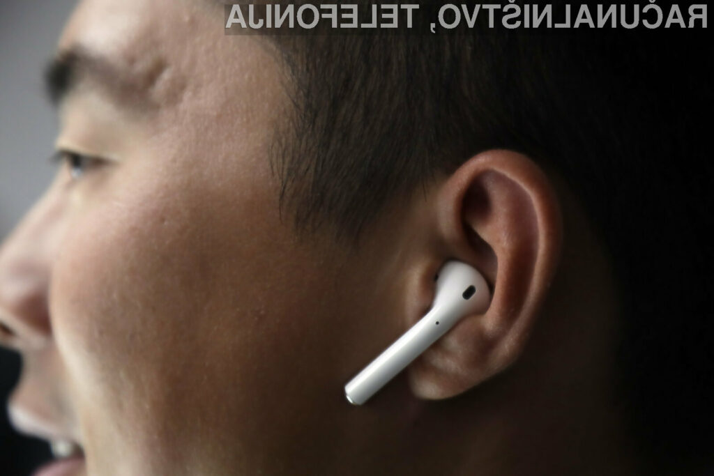 Nove brezžične ušesne slušalke Apple AirPods naj bi bile znatno boljše v primerjavi z zdajšnjimi.