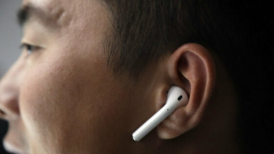 Nove brezžične ušesne slušalke Apple AirPods naj bi bile znatno boljše v primerjavi z zdajšnjimi.