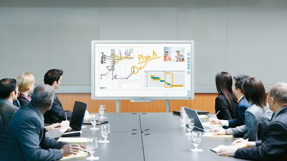 Inovativne interaktivne table in projektorji