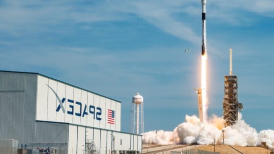 Da bi se podjetje SpaceX lahko izognilo stečaju, bo moralo odpustiti okoli 600 ljudi.