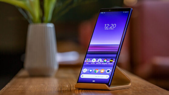 Pametni mobilni telefon Sony Xperia 1 izstopa prav na vseh področjih.