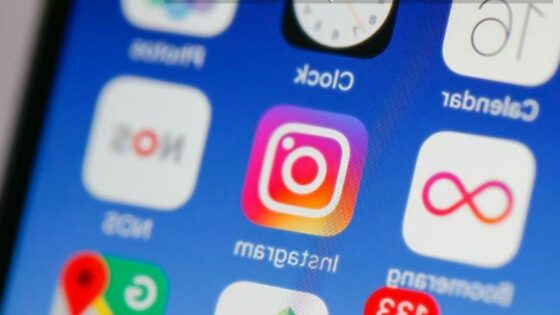 Funkcionalnost Instagram Checkout uporabnikom omogoča neposredno plačevanje blaga in storitev.