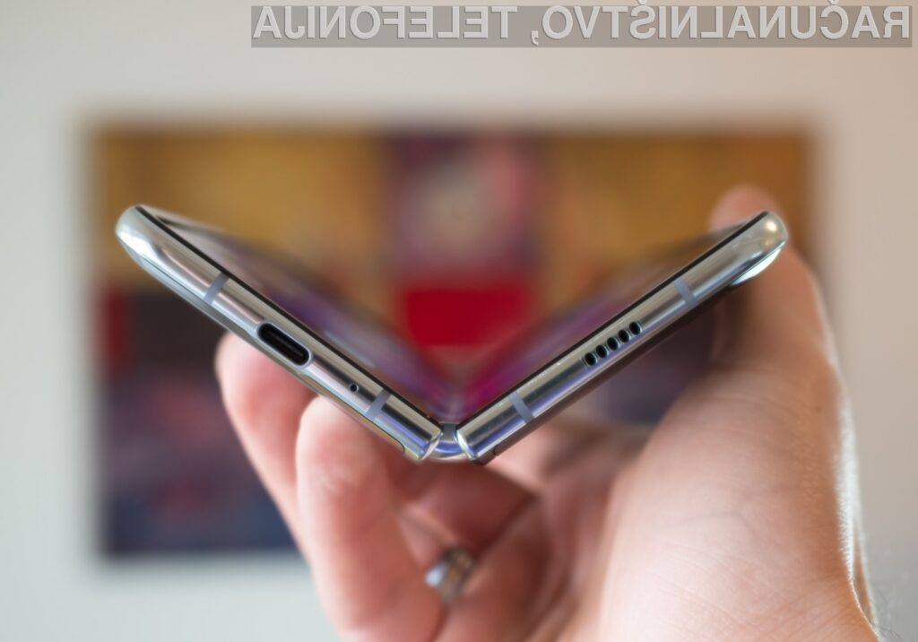 Pametni mobilni telefon Samsung Galaxy Fold je izdelan na osnovi inovativnih materialov.