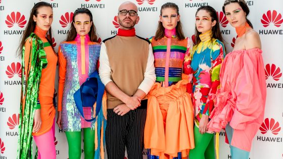 Huawei P30 Pro se je predstavil slovenski javnosti v družbi svetovno znanega modnega oblikovalca