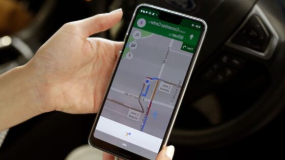 Google Maps nam bo kmalu med vožnjo prikazoval tudi potovalno hitrost.