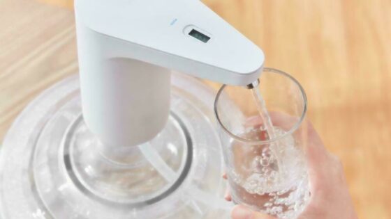 Vodna črpalka Xiaomi youpin XiaoLang v realnem času prikazuje kakovost vode kar med točenjem.
