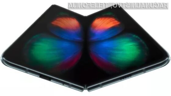 Za upogljivi pametni mobilni telefon Samsung Galaxy Fold bo v Evropi treba odšteti vsaj 2.000 evrov.
