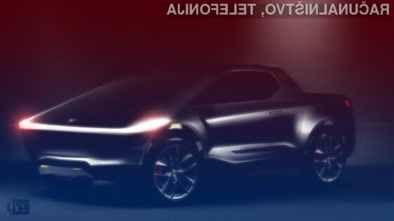 Ali je to nov Teslin poltovornjak iz vesolja?