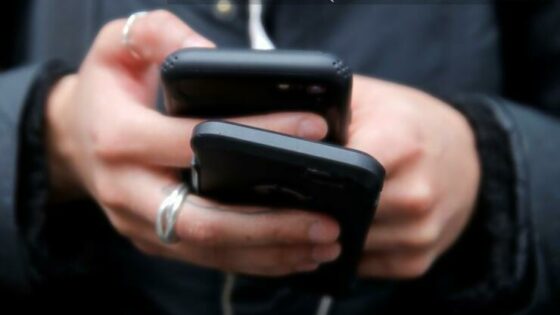 Proti podjetjema Apple in Samsung je bila zaradi prekomernega sevanja že vložena skupinska tožba.