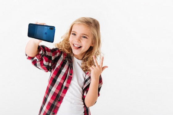 Raziskava Huawei: Izzivi vzgoje otrok v digitalni dobi