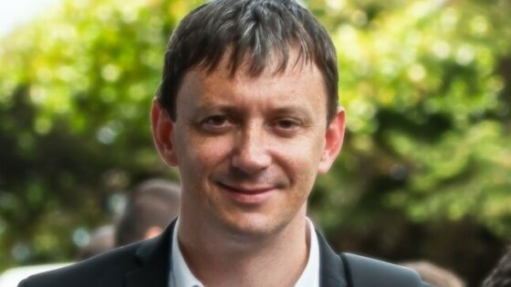 Simon Feldin, soustanovitlej Brihteje