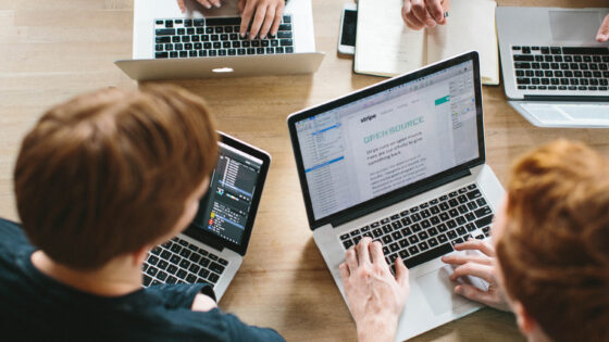 Stripe je tehnološko podjetje, ki gradi gospodarsko infrastrukturo za svetovni splet.