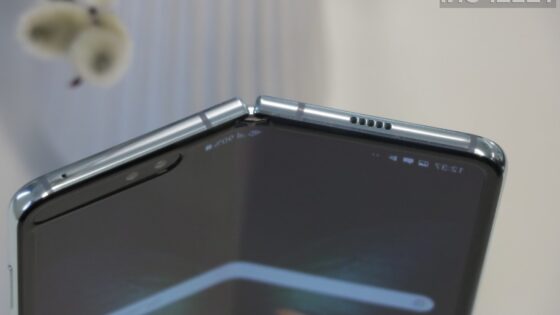 Prve poškodbe zaslona na telefonu Samsung Galaxy Fold se pojavijo že po 20 tisočih prepogibih.