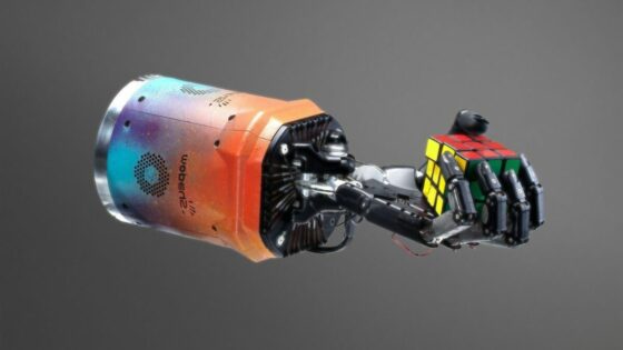 Robot sestavil Rubikovo kocko z eno roko