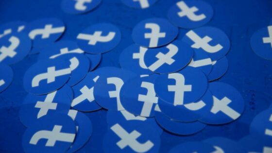 Facebook bo plačal kazen za zlorabo osebnih podatkov, a odgovornosti ne priznava.