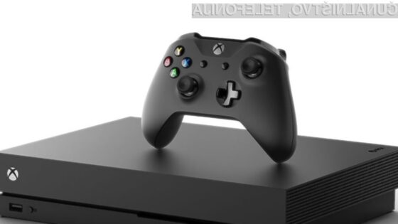 Direktor oddelka Xbox Phil Spencer že uporablja novo igralno konzolo Xbox, ki bo naprodaj v teku naslednjega leta.