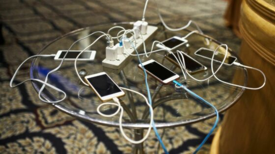 Evropska unija z resolucijo o enotnem polnilniku za mobilne telefone!