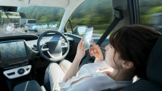 Huawei bo za razvoj samodejnih vozečih avtomobilov uporabil prednosti mobilne tehnologije 5G.