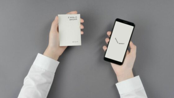 Papirni telefon vsebuje vse, kar potrebujemo za uspešen delovni dan.