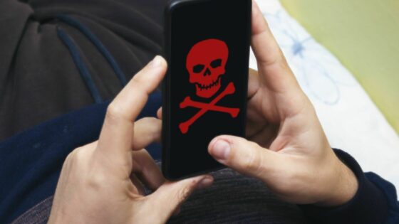 Trenutno še ni znano, kako sta se zlonamerni kodi znašli na mobilnih napravah telefonov, ki jih je subvencionirala ameriška vlada.