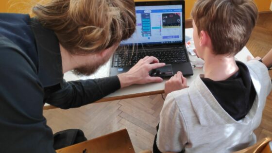 Tehnik elektronskih komunikacij – poveži se s prihodnostjo danes