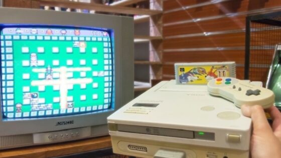 Za reto igralno konzolo "Nintendo PlayStation" bo treba odšteti kar precej denarja.