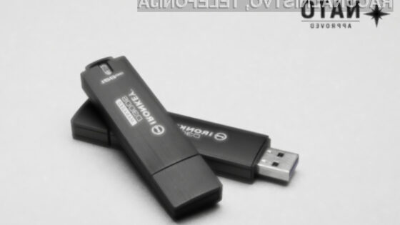 Pomnilniški ključ Kingston IronKey D300 bo zlahka zaščitil naše podatke.