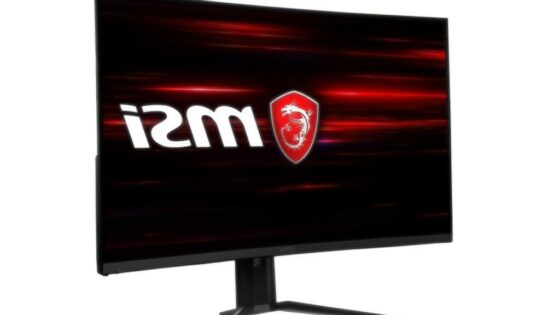 Ukrivljen zaslon MSI Optix MAG322CR je primeren tako za igre kot za gledanje filmov.