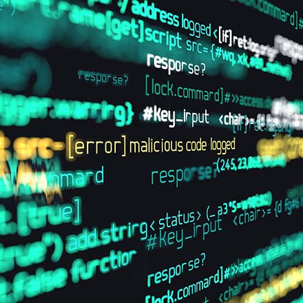 Napadi z zlonamerno programsko opremo se večinoma izvajajo preko 'phishing' napadov.